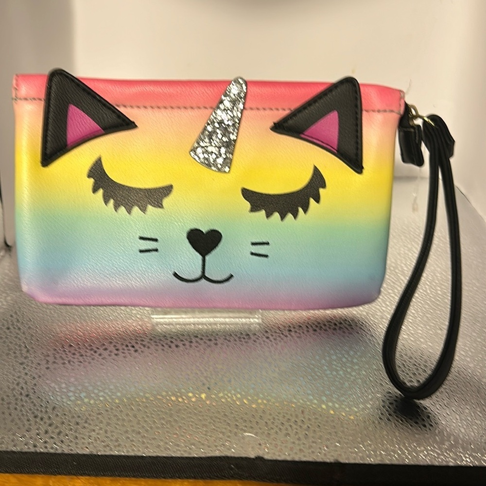 Betsy Johnson new without tags unicorn kitten wristlet. Absolutely gorgeous.​